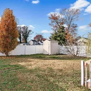 Cheerful 5 Bedroom House Centreally Located . , Norfolk United States
